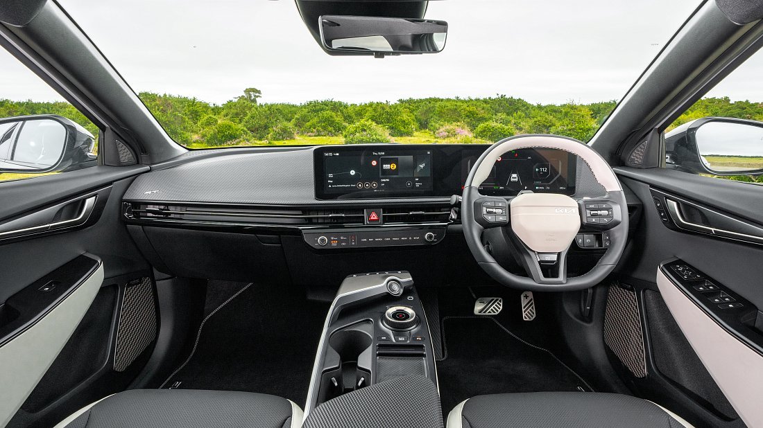 Kia EV6 Long Range RWD (2024-…) interior, front seat, driver seat, dashboard, steering wheel, infotainment, cockpit