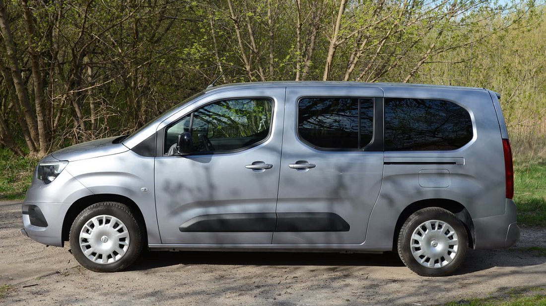 Opel Combo Electric Life XL 50 kWh (2021-2024) side profile photo, silhouette, doors, wheels, exterior