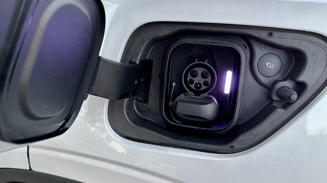 Polestar 2 Standard Range Single Motor (2024-…) charge port USA, charging, inlet, plug, connector
