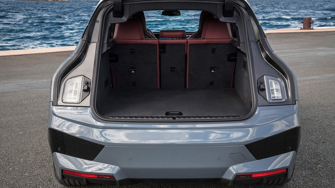BMW iX M70 xDrive (2025-...) trunk, boot, seats up, seats upright, cargo space, cargo volume, cargo capacity, storage