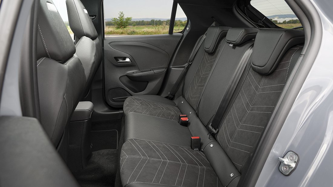 Opel Corsa Electric 51 kWh (2023-…) rear seats, back seats, passenger seats, legroom, headroom, interior