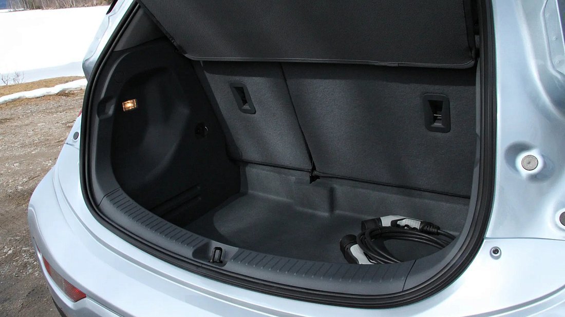 Opel Ampera-e Gen 1 (2016-2021) trunk, boot, seats up, seats upright, cargo space, cargo volume, cargo capacity, storage