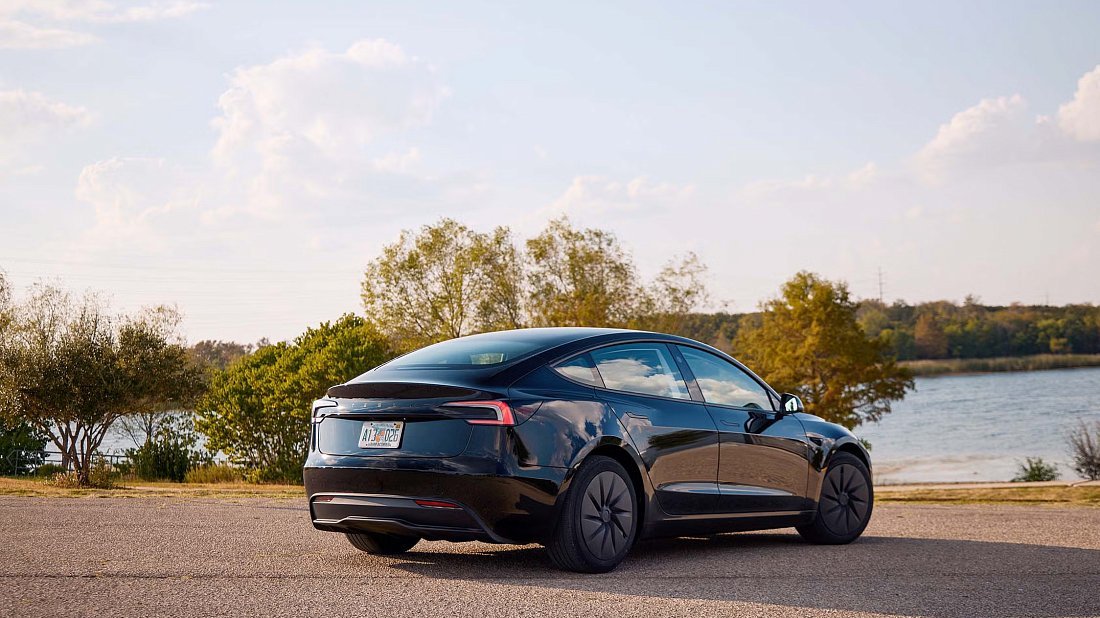 Tesla Model 3 Standard RWD (2025-...) rear quarter photo, three-quarter view, diagonal, exterior