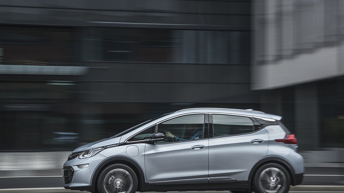 Opel Ampera-e Gen 1 (2016-2021) side profile, silhouette, doors, wheels, exterior