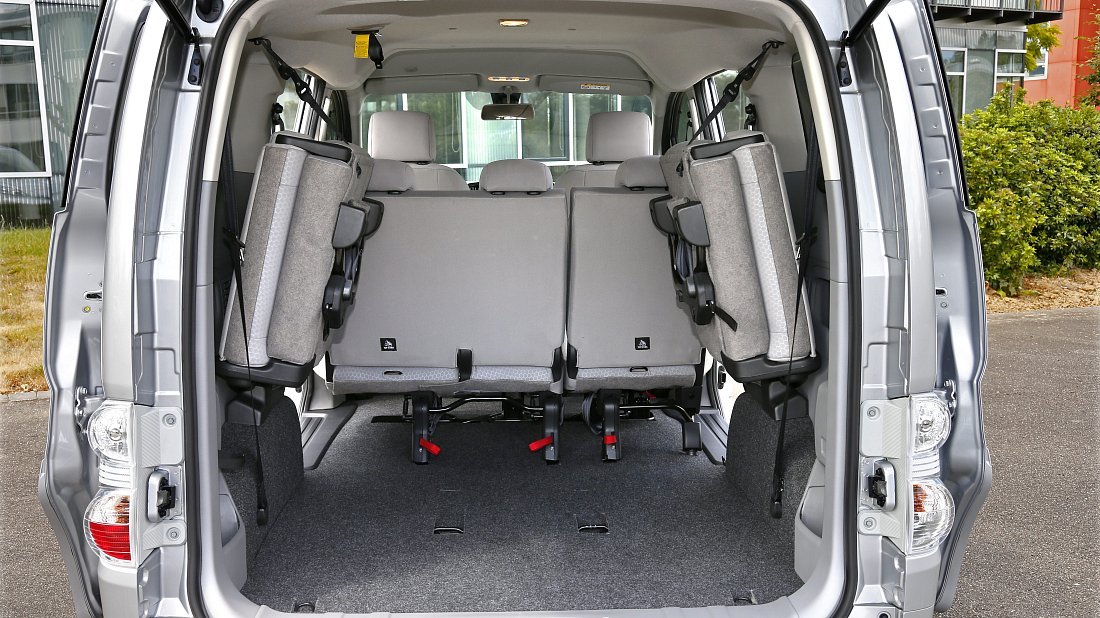 Nissan e-NV200 Evalia 24 kWh (2014-2018) trunk, boot, seats up, seats upright, cargo space, cargo volume, cargo capacity, storage
