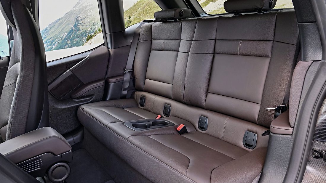 BMW i3s BEV 120 Ah (2018-2022) rear seats, back seats, passenger seats, legroom, headroom, interior