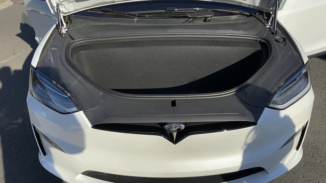 Tesla Model X Plaid (2025-…) frunk, front trunk, under hood, storage, cargo, capacity, bonus space