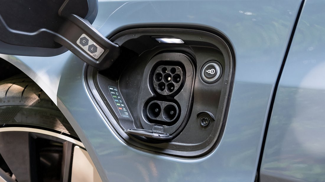 Audi e-tron GT RS (2024-…) charge port Europe, charging, inlet, plug, connector
