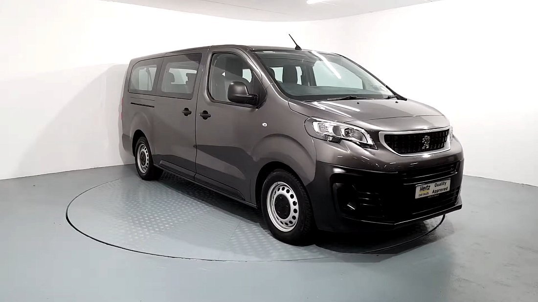 Peugeot e-Expert Combi Standard 50 kWh (2021-2024) front view, front quarter, diagonal, exterior