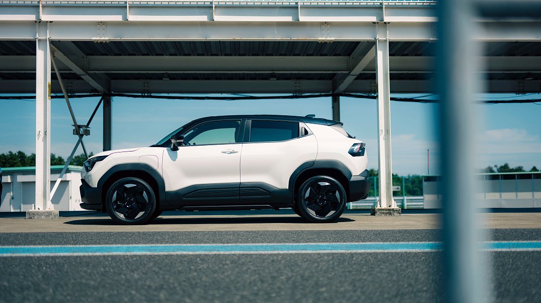 Suzuki e Vitara 61 kWh AWD (2025-…) side profile photo, silhouette, doors, wheels, exterior