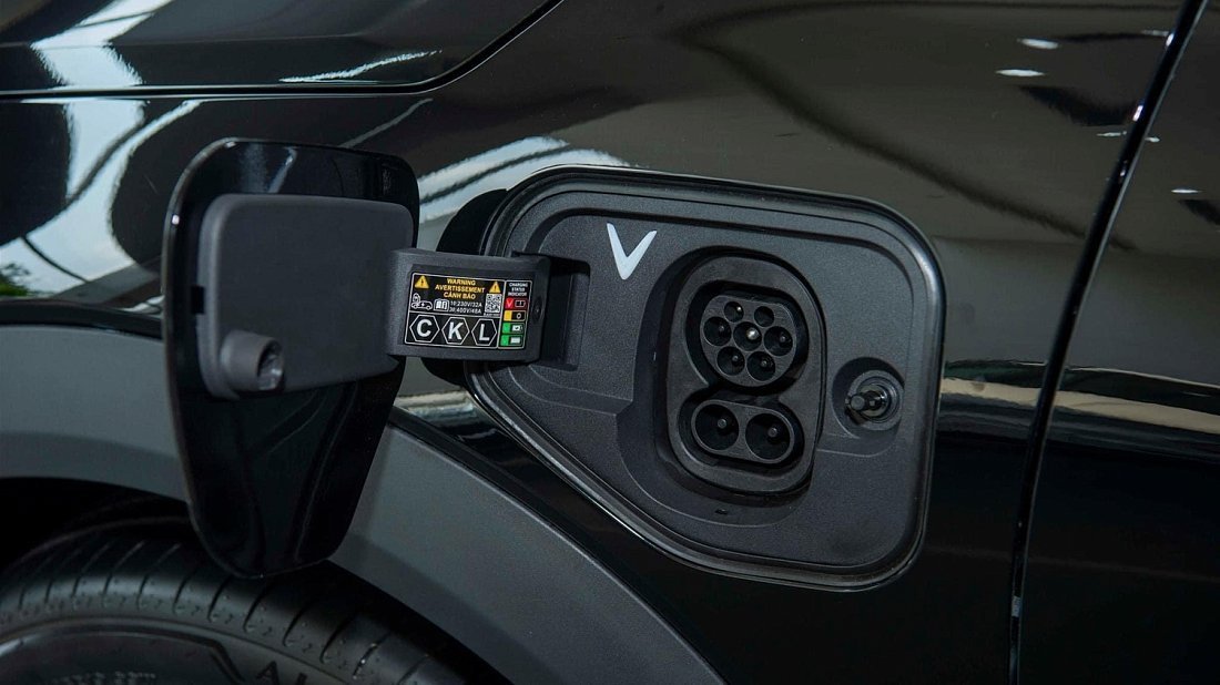 VinFast VF 6 Plus (2024-…) charge port Europe photo, charging, inlet, plug, connector