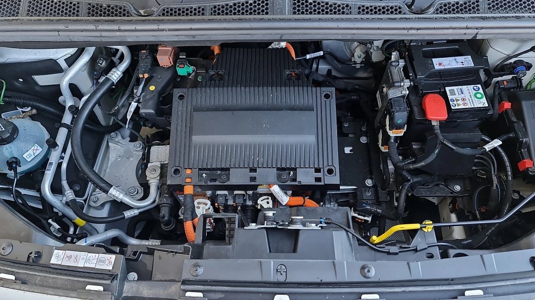 Toyota Proace City Verso Electric L2 50 kWh (2021-2024) frunk, front trunk, under hood, storage, cargo, capacity, bonus space