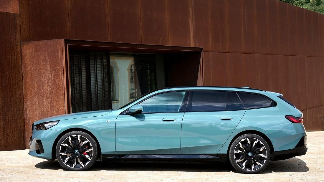 BMW i5 Touring eDrive40 (2025-…) side profile, silhouette, doors, wheels, exterior