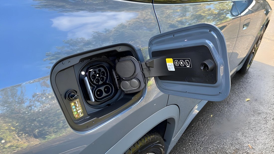 BMW iX1 eDrive20 (2023-…) charge port Europe, charging, inlet, plug, connector