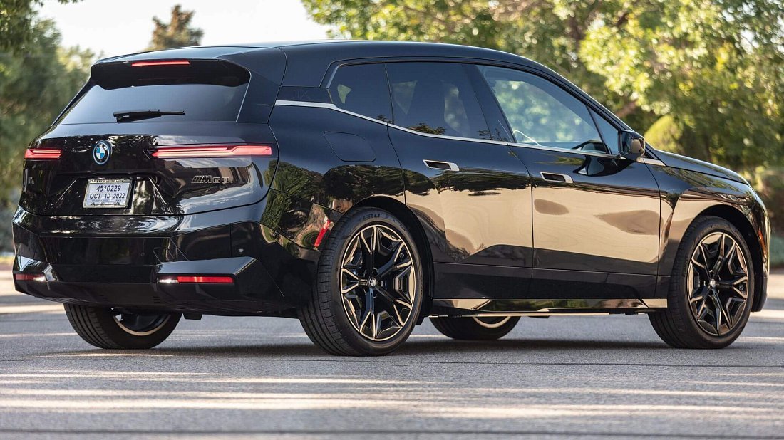 BMW iX M60 xDrive (2022-2025) rear quarter, three-quarter view, diagonal, exterior