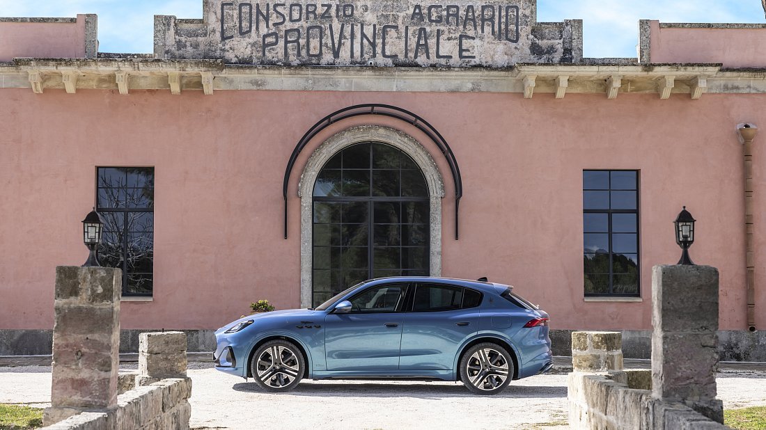 Maserati Grecale Folgore (2024-…) side profile, silhouette, doors, wheels, exterior