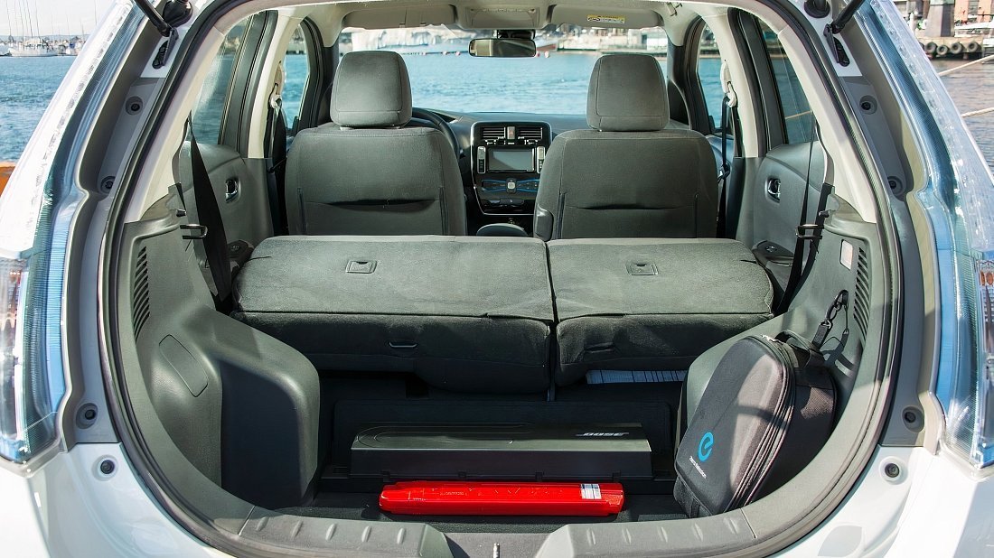 Nissan Leaf 30 kWh (2015-2018) trunk, boot, expanded, folded seats, maximum volume, max cargo, max capacity, max storage
