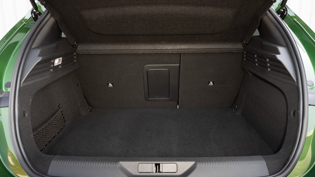 Peugeot e-308 Hatchback (2023-…) trunk, boot, seats up, seats upright, cargo space, cargo volume, cargo capacity, storage