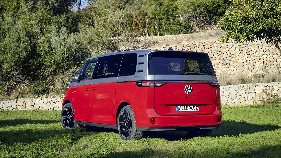 Volkswagen ID.Buzz GTX (2024-…) rear quarter, three-quarter view, diagonal, exterior