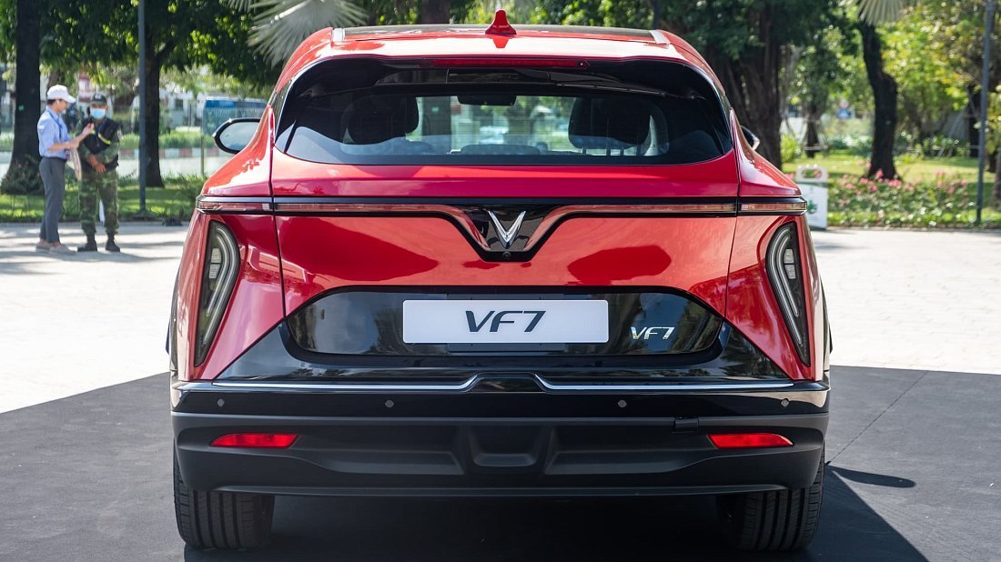 VinFast VF 7 Plus (2024-…) rear view, taillights, trunk, spoiler, badge, bumper, exterior