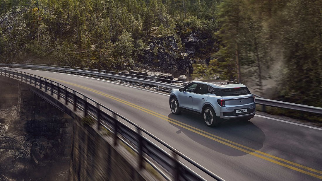 Ford Explorer EV Extended Range RWD (2024-…) rear quarter, three-quarter view, diagonal, exterior