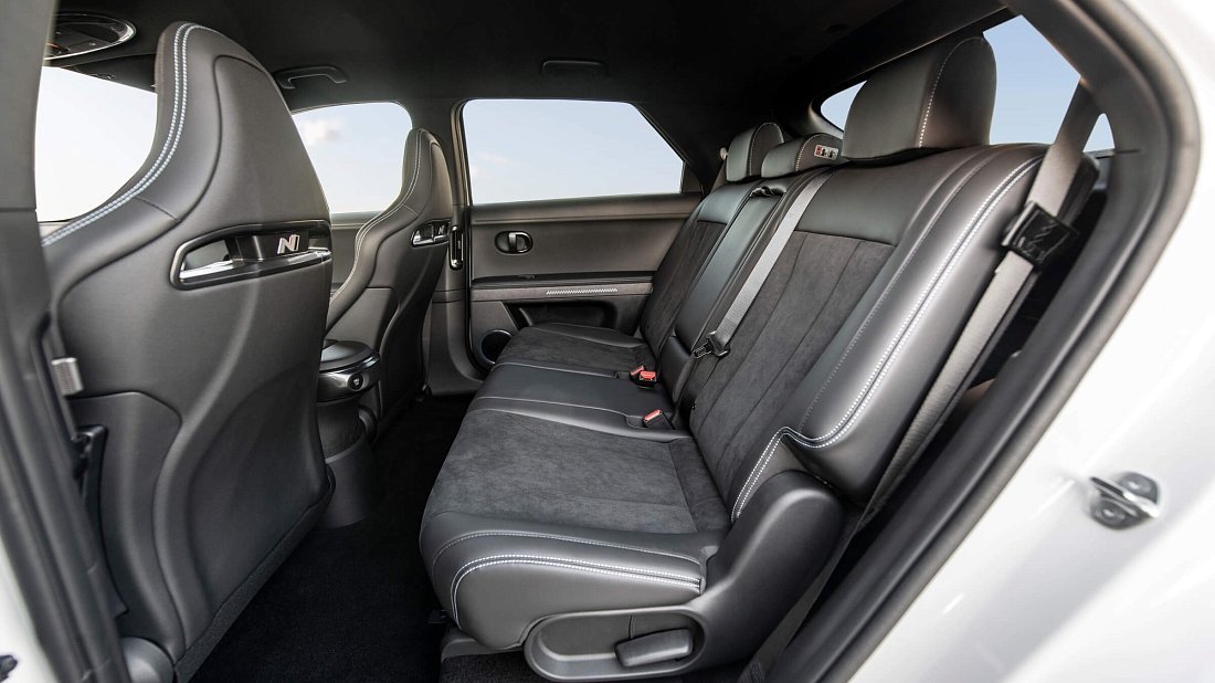 Hyundai Ioniq 5 N (2023-…) rear seats, back seats, passenger seats, legroom, headroom, interior