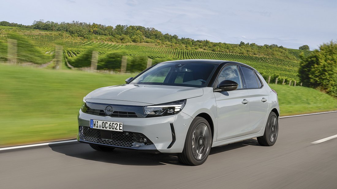 Opel Corsa Electric 54 kWh (2025-…) front view photo, front quarter, diagonal, exterior