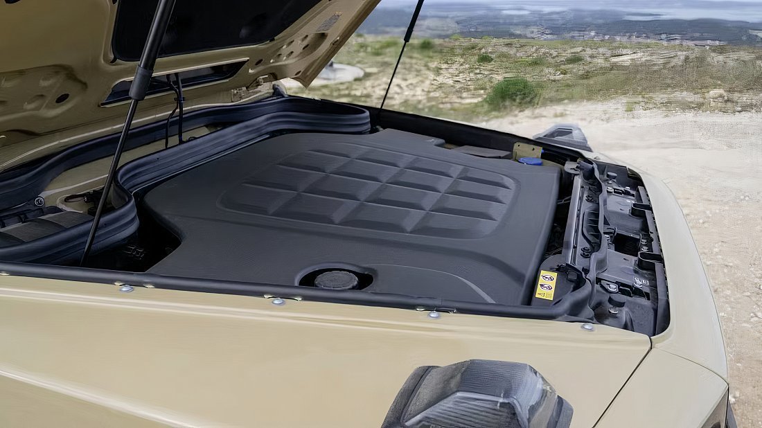 Mercedes G 580 EQ (2024-…) frunk photo, front trunk, under hood, storage, cargo, capacity, bonus space