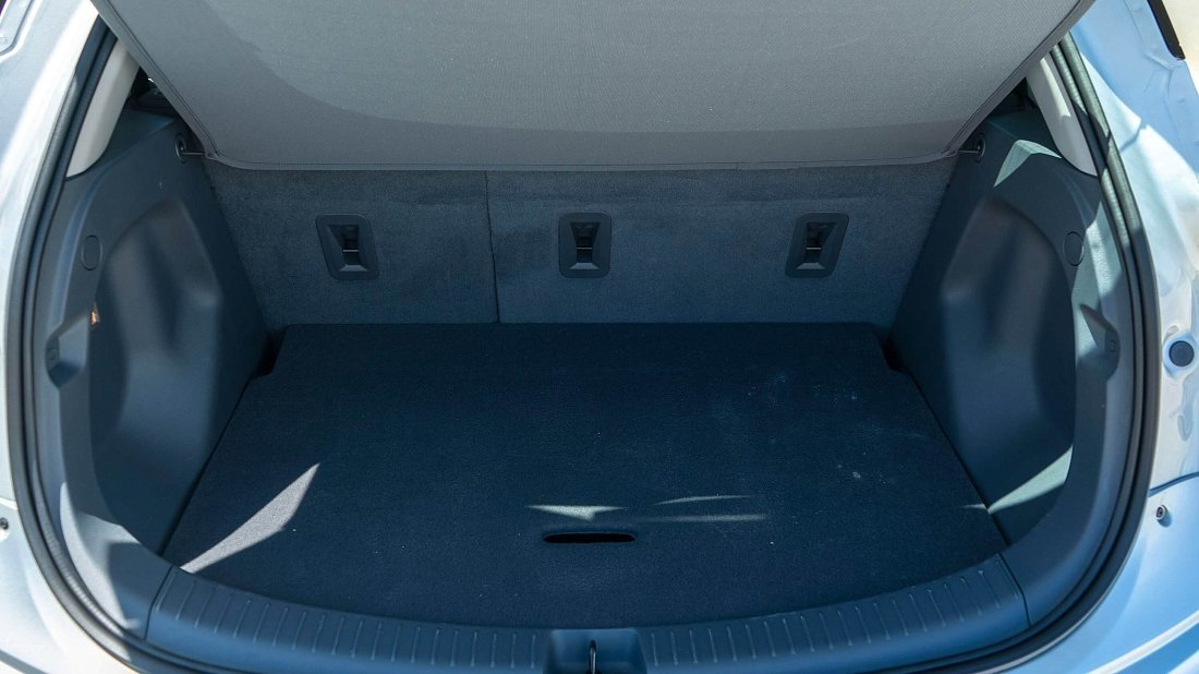 Chevrolet Bolt EV Gen 1 (2017-2019) trunk, boot, seats up, seats upright, cargo space, cargo volume, cargo capacity, storage