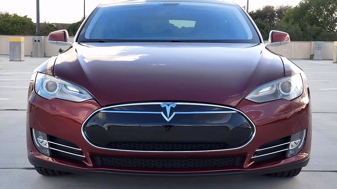 Tesla Model S 85D (2015-2016) front fascia, grille, headlights, bumper, exterior