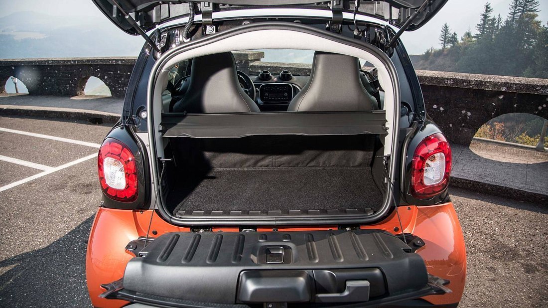 Smart EQ fortwo coupe (2017-2019) trunk photo, boot, seats up, seats upright, cargo space, cargo volume, cargo capacity, storage