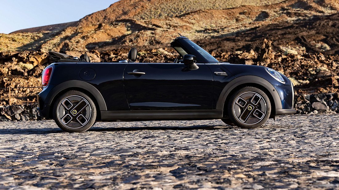 Mini Cooper SE Convertible (2023-2024) side profile, silhouette, doors, wheels, exterior