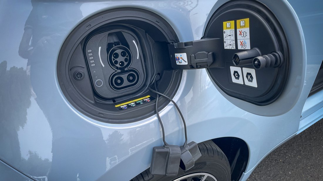 Fiat 500e 3+1 24 kWh (2022-…) charge port USA, charging, inlet, plug, connector