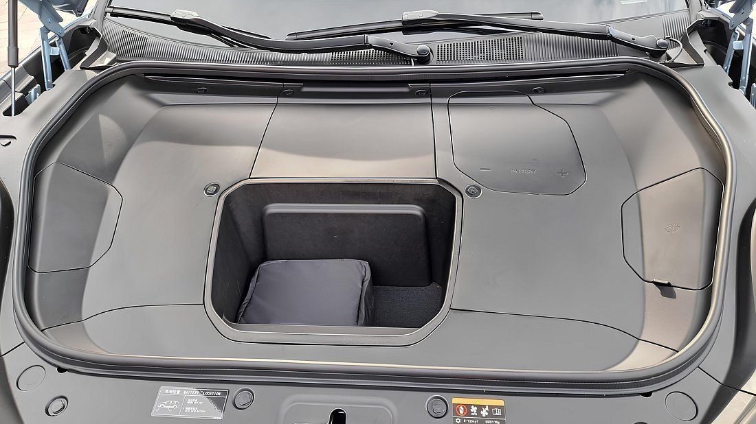 Zeekr 001 Performance AWD (2023-…) frunk, front trunk, under hood, storage, cargo, capacity, bonus space