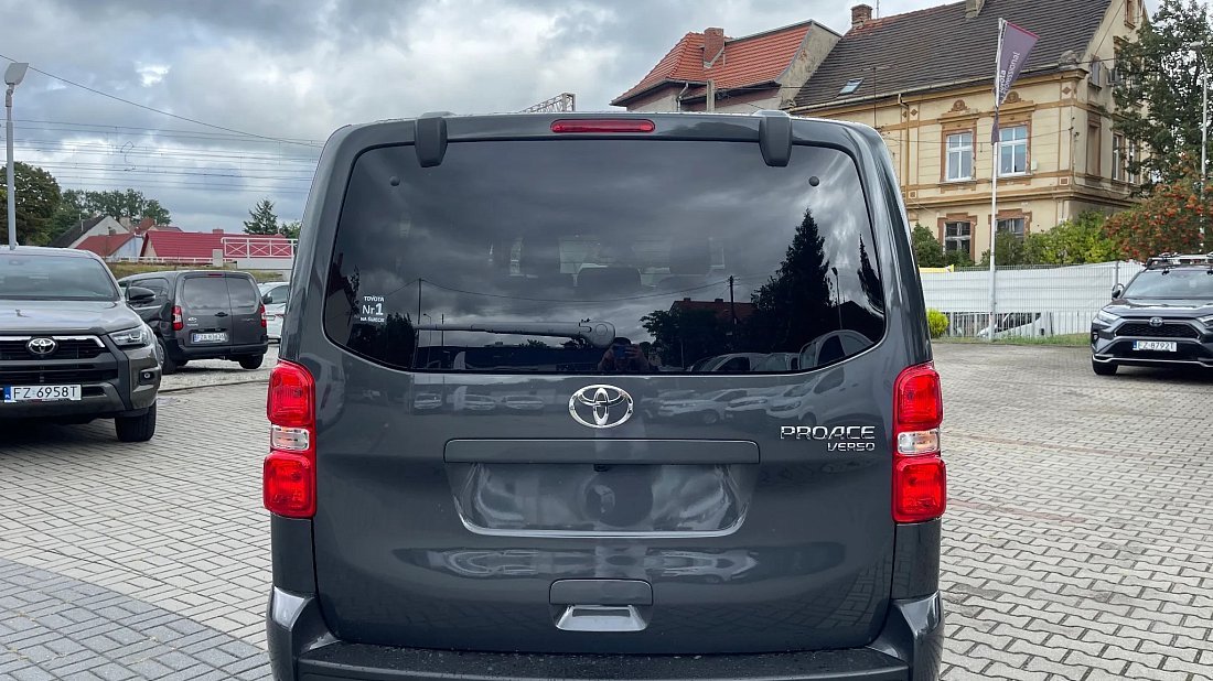 Toyota Proace Verso Electric L2 75 kWh (2024-...) rear view photo, taillights, trunk, spoiler, badge, bumper, exterior