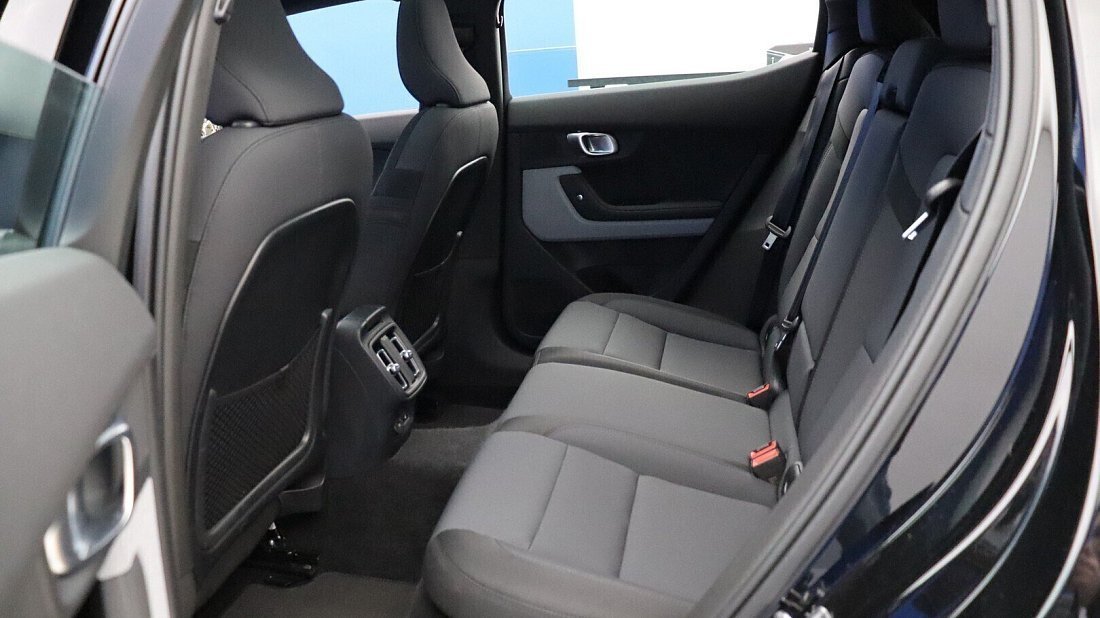 Polestar 2 Standard Range Single Motor (2024-…) rear seats, back seats, passenger seats, legroom, headroom, interior