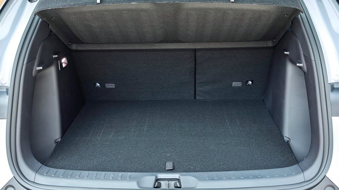 BYD Atto 3 FWD (2022-…) trunk, boot, seats up, seats upright, cargo space, cargo volume, cargo capacity, storage