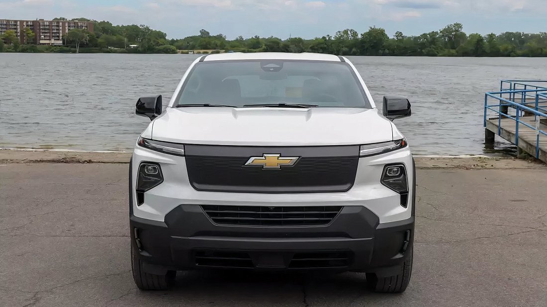 Chevrolet Silverado EV Work Truck Standard Range (2025-…) front fascia, grille, headlights, bumper, exterior