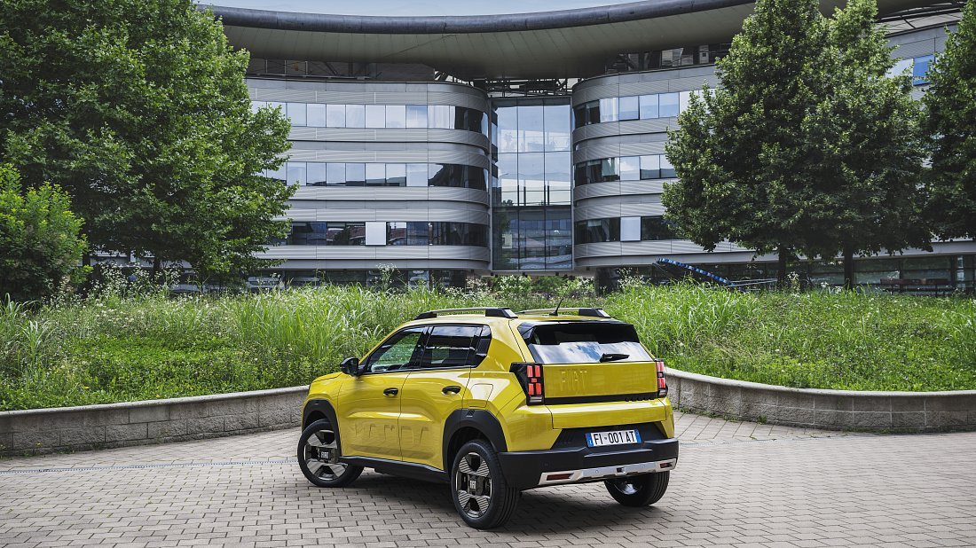 Fiat Grande Panda (2024-...) rear quarter photo, three-quarter view, diagonal, exterior