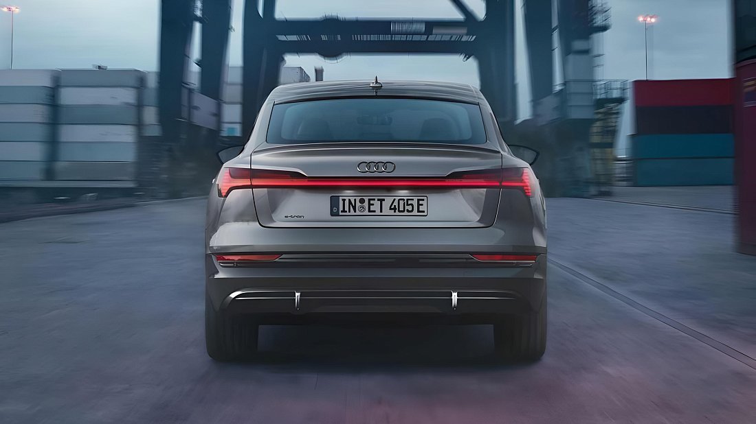 Audi e-tron Sportback 50 quattro (2020-2022) rear view photo, taillights, trunk, spoiler, badge, bumper, exterior