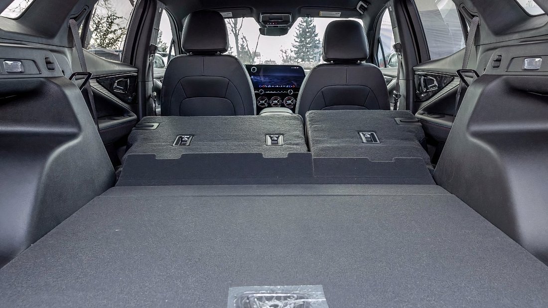 Chevrolet Blazer EV FWD (2025-…) trunk, boot, expanded, folded seats, maximum volume, max cargo, max capacity, max storage