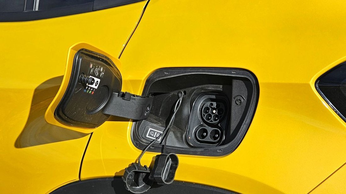 Jeep Avenger Electric (2023-…) charge port Europe, charging, inlet, plug, connector
