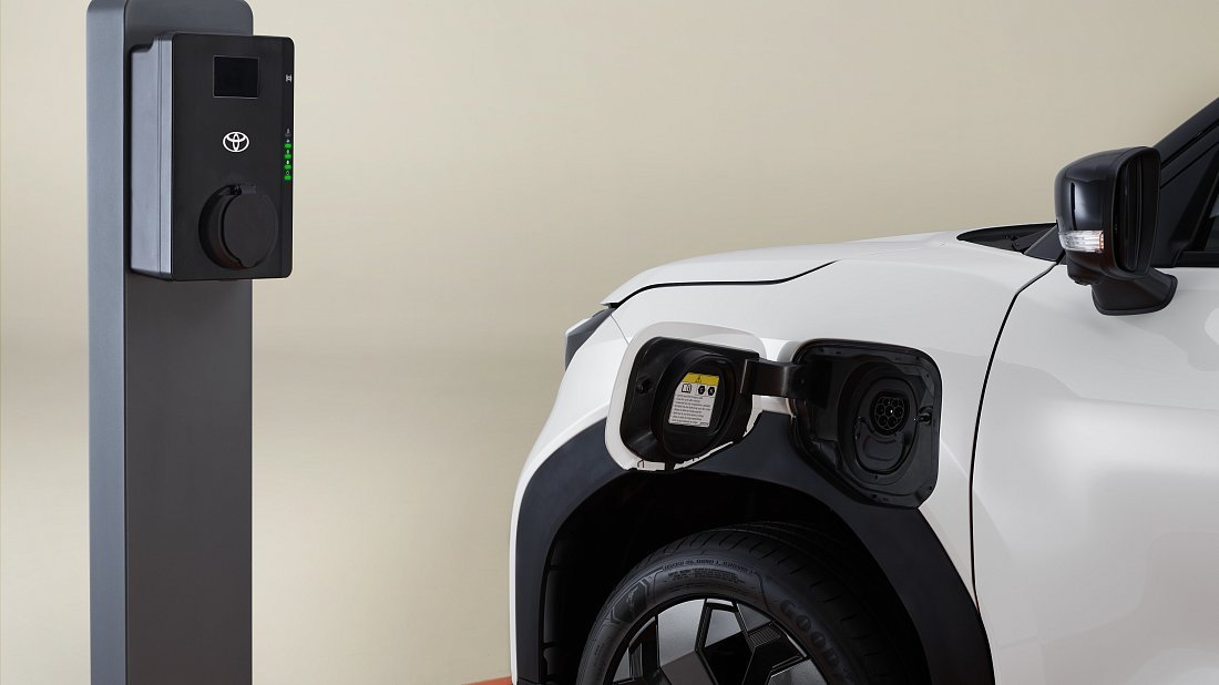 Toyota Urban Cruiser 61 kWh AWD (2025-…) charge port Europe, charging, inlet, plug, connector