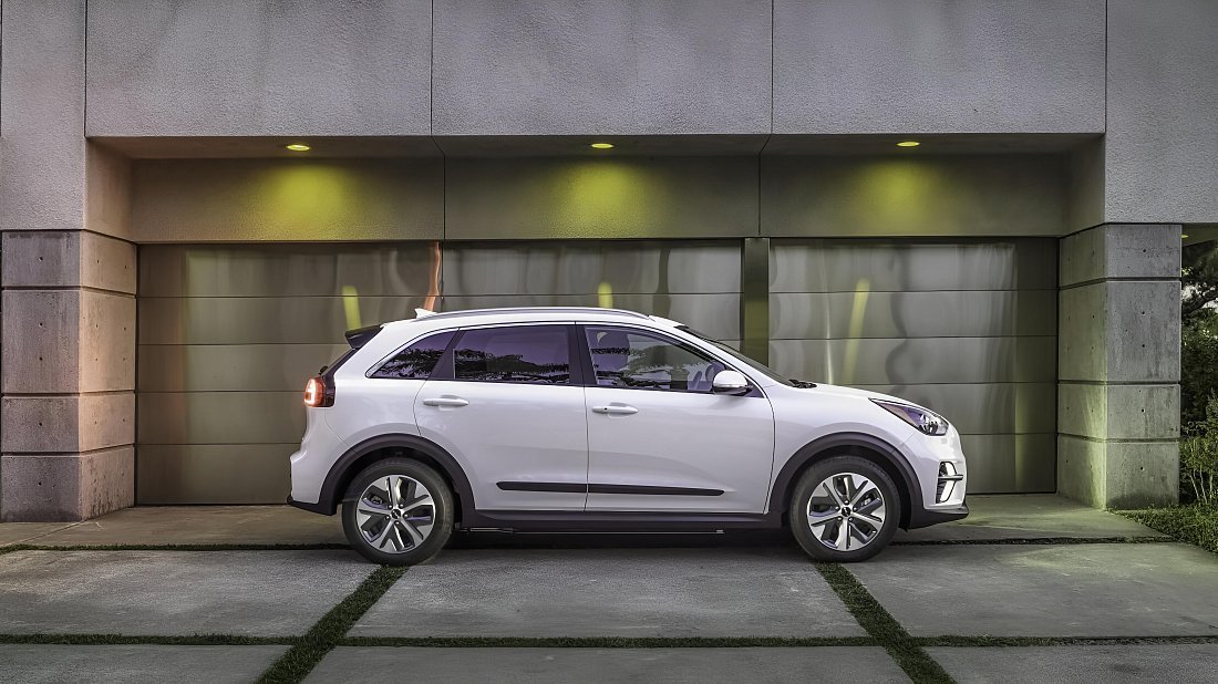 Kia Niro EV Long Range (2018-2022) side profile, silhouette, doors, wheels, exterior