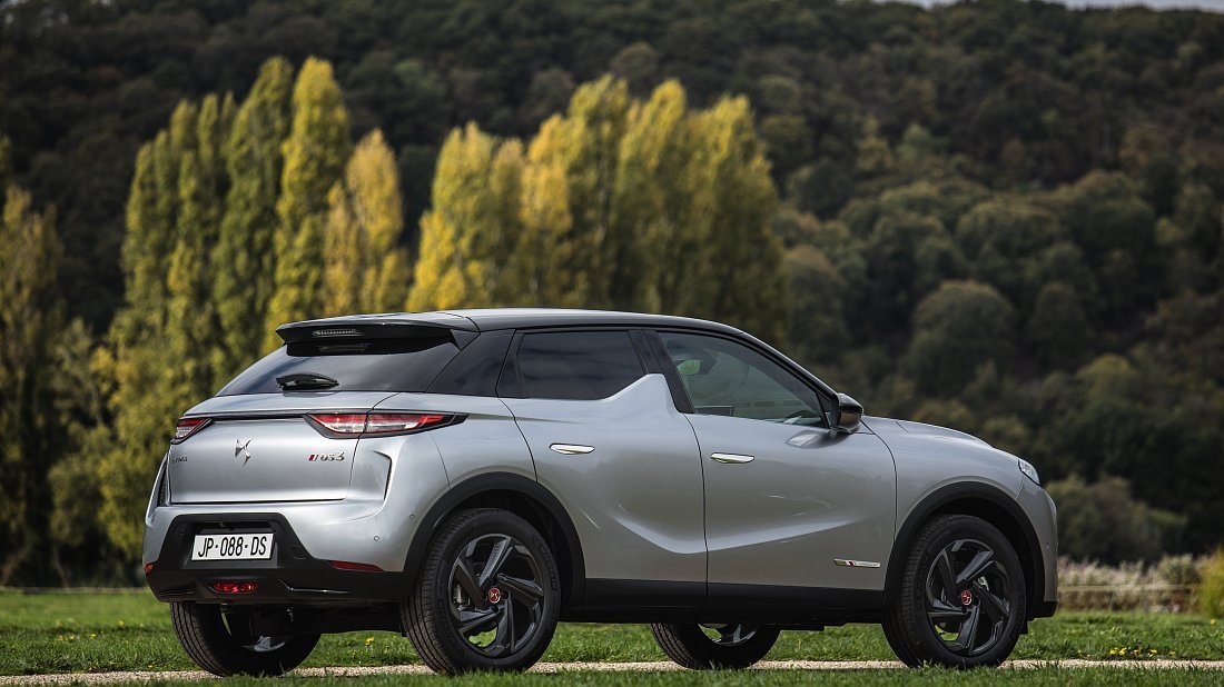 DS 3 Crossback E-Tense (2020-2022) rear quarter, three-quarter view, diagonal, exterior