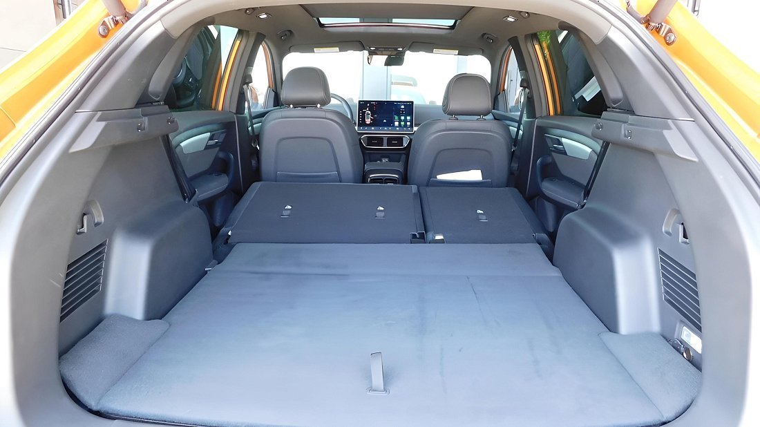 VinFast VF 8 Eco (2023-2024) folded trunk photo, boot, expanded, folded seats, maximum volume, max cargo, max capacity, max storage