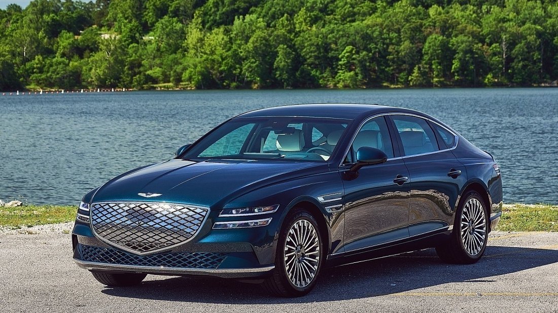 Genesis Electrified G80 AWD (2022-…) front view, front quarter, diagonal, exterior