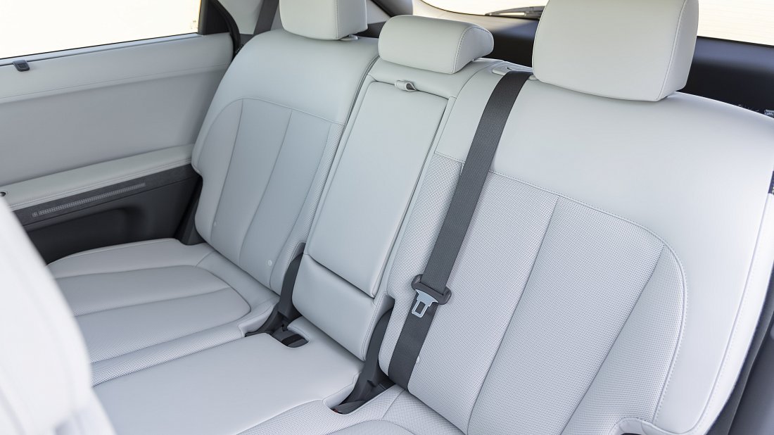 Hyundai Ioniq 5 XRT (2025-...) rear seats, back seats, passenger seats, legroom, headroom, interior