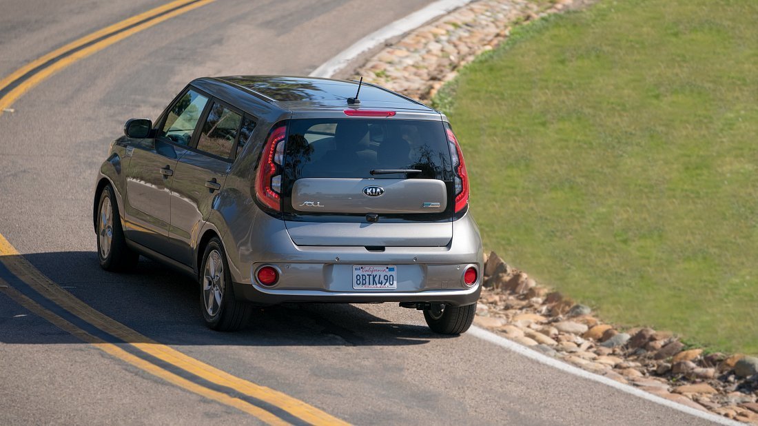 Kia Soul EV (2017-2019) rear view, taillights, trunk, spoiler, badge, bumper, exterior