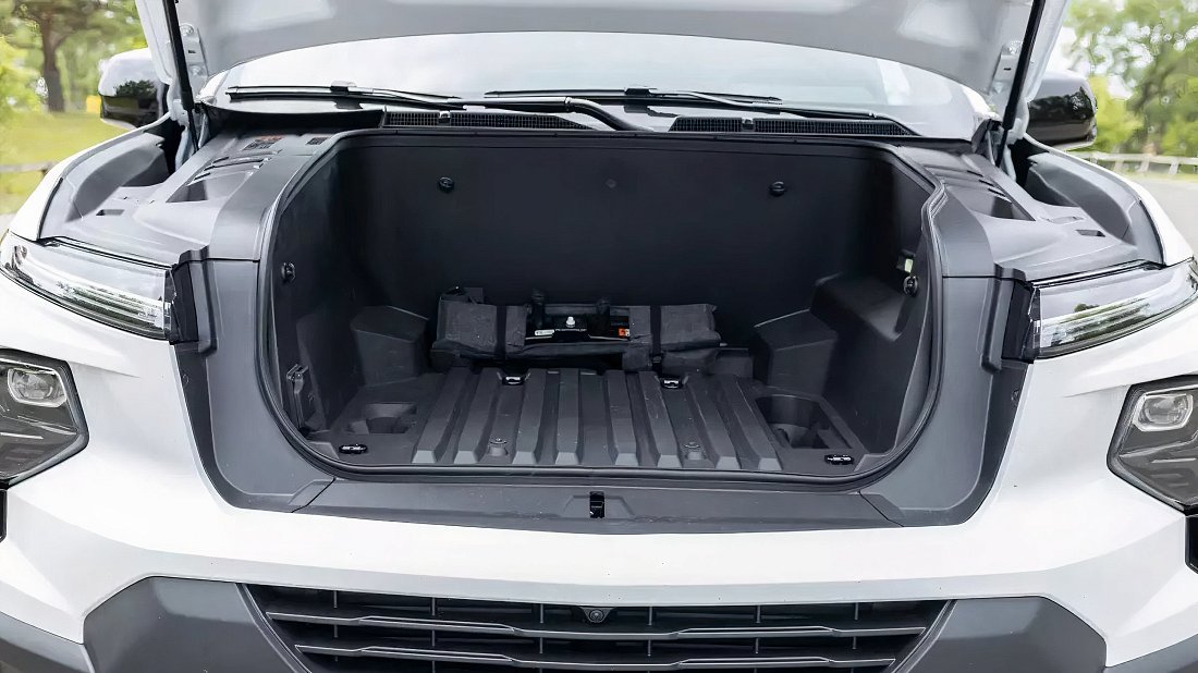 Chevrolet Silverado EV Work Truck Standard Range (2025-…) frunk, front trunk, under hood, storage, cargo, capacity, bonus space